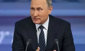 英雄难过美人关？普京承认新恋情，镜头前的一个举动更引全球热议