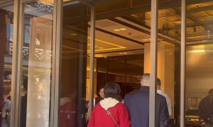 实探上海水贝！金价大跌后，金店客流量断崖式下降，有商家称“四位数时生意最好”